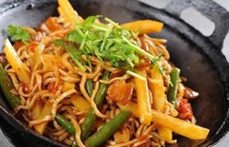 鐵鍋燜面創(chuàng)業(yè)秘籍：背后故事，如何脫穎而出，速來探尋！