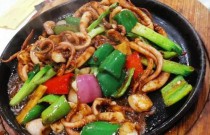 獨(dú)特的鐵板烹飪技藝怎么成就誘人美味？