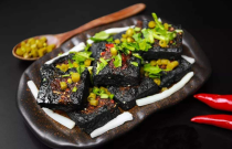 精品臭豆腐如何成創(chuàng)業(yè)新星？獨(dú)特技巧+創(chuàng)新搭配，引爆味蕾新潮流！