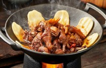 地鍋系列風(fēng)靡全國！傳統(tǒng)魅力能否延續(xù)？速看其變革與傳承之路！