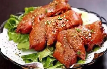 獨(dú)家烤豬蹄創(chuàng)業(yè)如何成為黑馬？從平凡到輝煌的逆襲之路