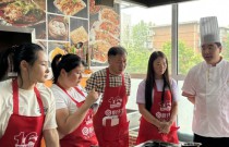 「紙包魚學(xué)員日營(yíng)業(yè)額6000+」顧客反饋：一位難求，排隊(duì)一小時(shí)也要吃！