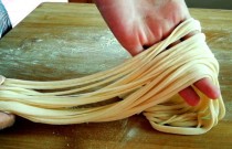 學(xué)正宗拉面學(xué)費(fèi)多少？詳解收費(fèi)標(biāo)準(zhǔn)，創(chuàng)業(yè)者必看！