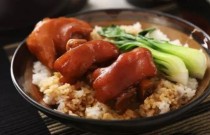 想學(xué)豬腳飯技術(shù)？豬腳飯培訓(xùn)技術(shù)哪家好？選對學(xué)校，輕松創(chuàng)業(yè)賺大錢