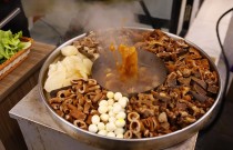 港式噴泉牛雜擺攤真實情況如何？ 揭開背后的真相，擺攤創(chuàng)業(yè)的潛在機會 一網(wǎng)打盡！