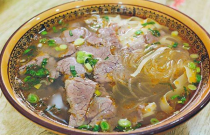 探索經(jīng)典風(fēng)味，掌握牛肉湯的秘密：原料到技術(shù)全揭秘