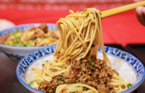 重慶小面做法配方全解析！從面條到醬料，手把手教你做出地道美味