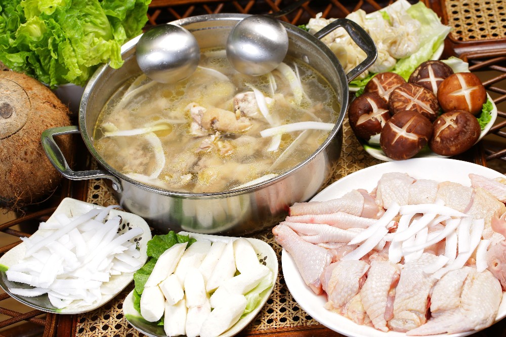 椰子雞火鍋的做法：清甜鮮美，一鍋養(yǎng)生