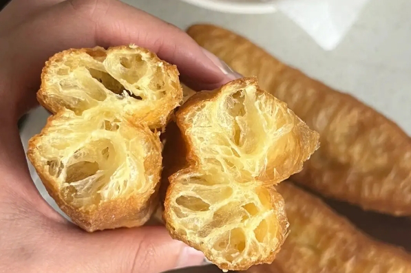 學(xué)炸油條去哪里學(xué)比較好？掌握美味的秘訣就在這里！