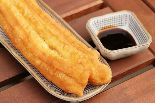 哪里有炸油條培訓(xùn)班？揭秘最靠譜的學(xué)習(xí)渠道！