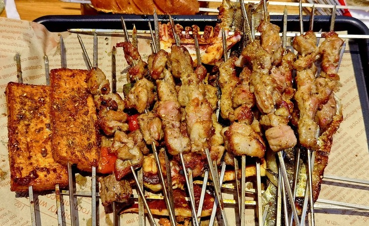 開一個燒烤店大概投資多少錢？投資指南與實操分析