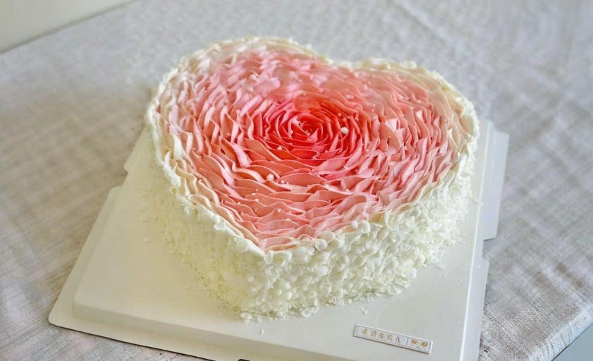 你還在找蛋糕培訓(xùn)學(xué)校？ 其實(shí)你只需要知道這一點(diǎn)！ 廚仟藝，讓你學(xué)得會(huì)、賺得起！