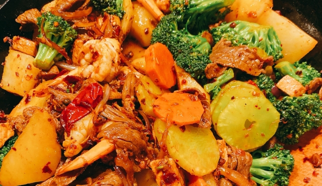 麻辣香鍋培訓(xùn)哪家正宗？學(xué)會這些技巧，獨(dú)具匠心！