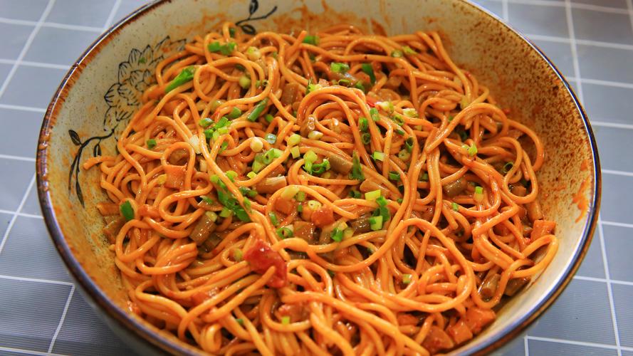 熱干面究竟怎么做才能地道又美味？從選材到調(diào)味！