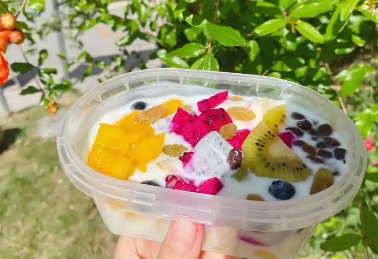 學會水果撈，輕松經營小吃攤位，抓住市場需求。