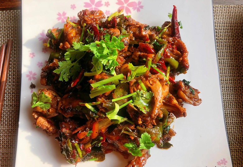 炒雞架攤位創(chuàng)業(yè)，輕松盈利不再是夢，學(xué)會這幾個技巧！