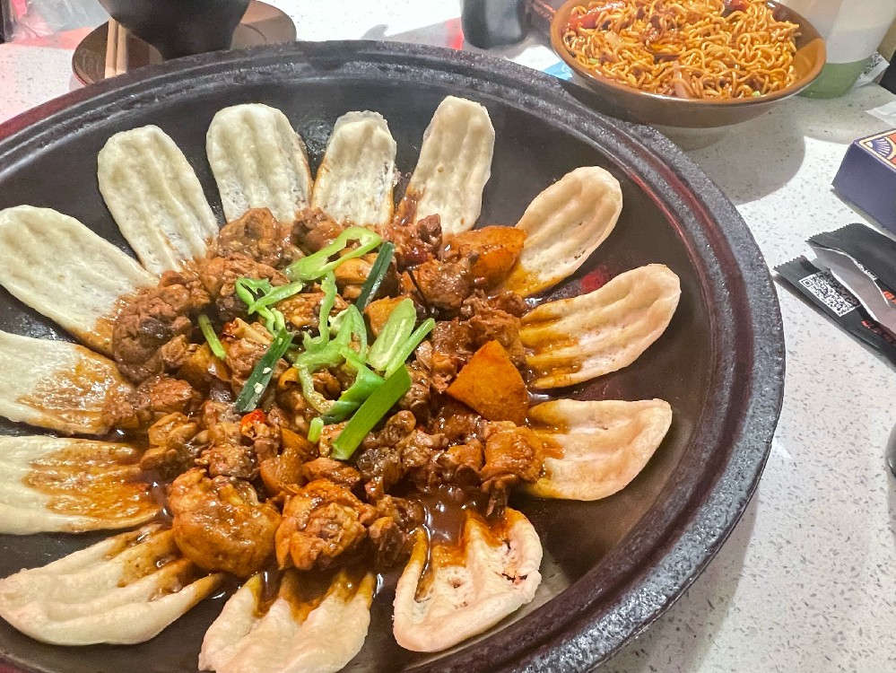 掌握鐵鍋燉的經(jīng)典技法，解鎖美味燉菜配方，輕松學(xué)會(huì)家常鐵鍋燉