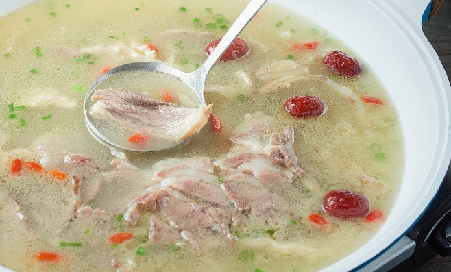 想學(xué)羊湯？探討利潤與正宗做法，廚仟藝助你輕松創(chuàng)業(yè)！