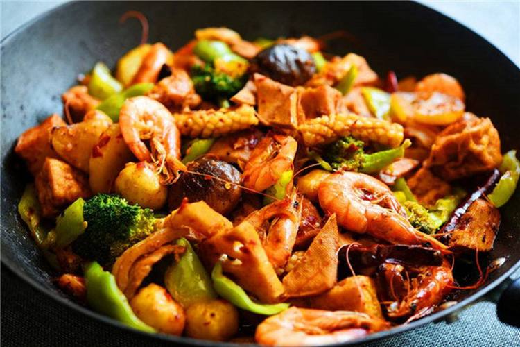 學(xué)習(xí)小地鍋與地鍋雞，掌握傳統(tǒng)美食技藝，開啟餐飲創(chuàng)業(yè)！