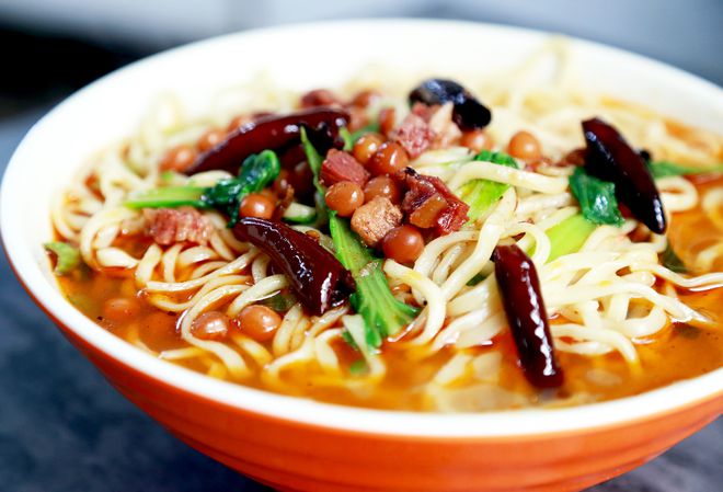 聊城哪里學(xué)板面？選擇專業(yè)培訓(xùn)，快速掌握地道制作技巧！