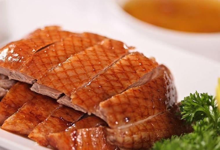 脆皮烤鴨制作全過程，掌握正宗技藝，輕松開店！