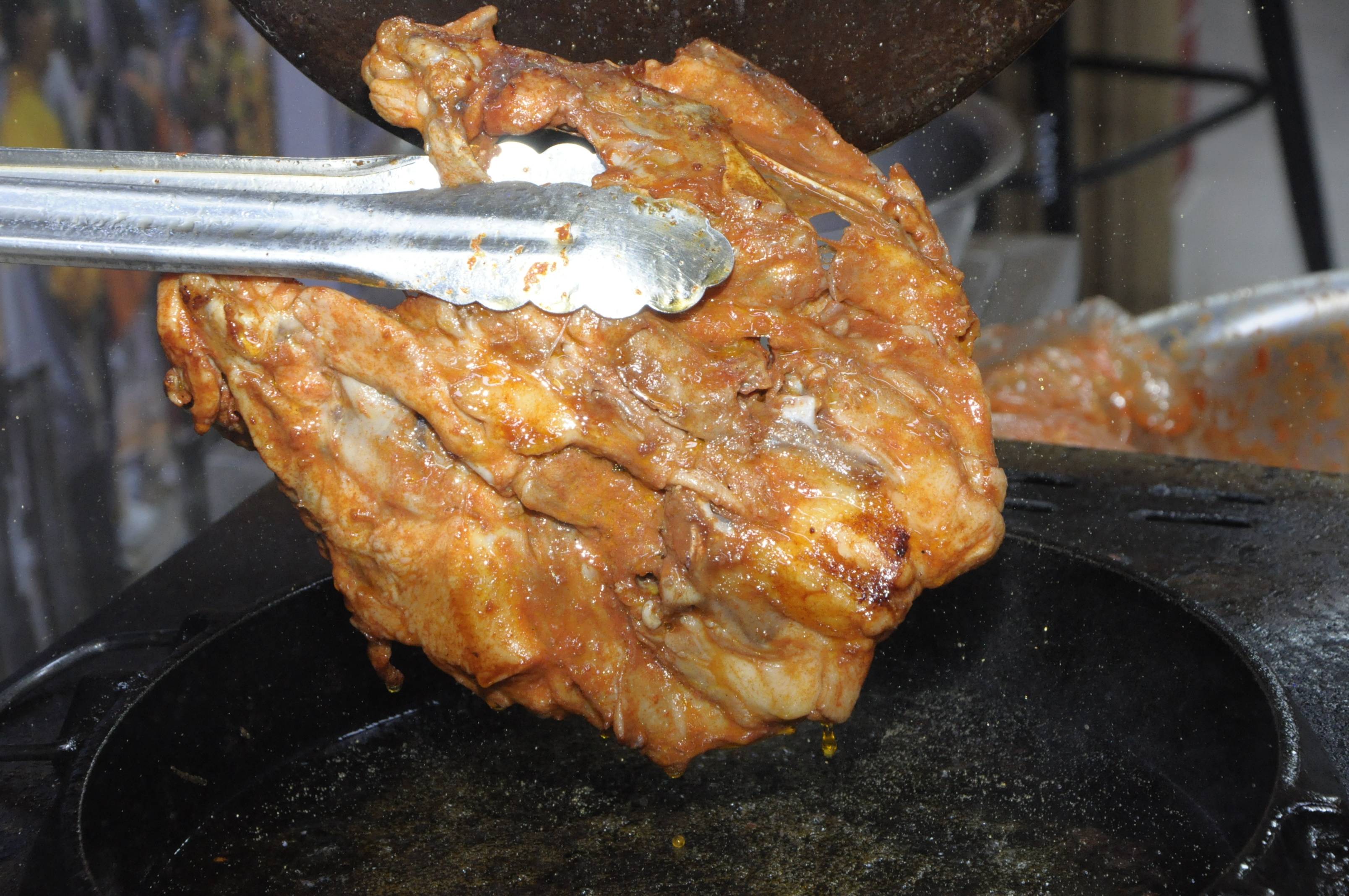 鐵板雞架怎么做？正宗制作技巧與創(chuàng)業(yè)前景一網(wǎng)打盡！