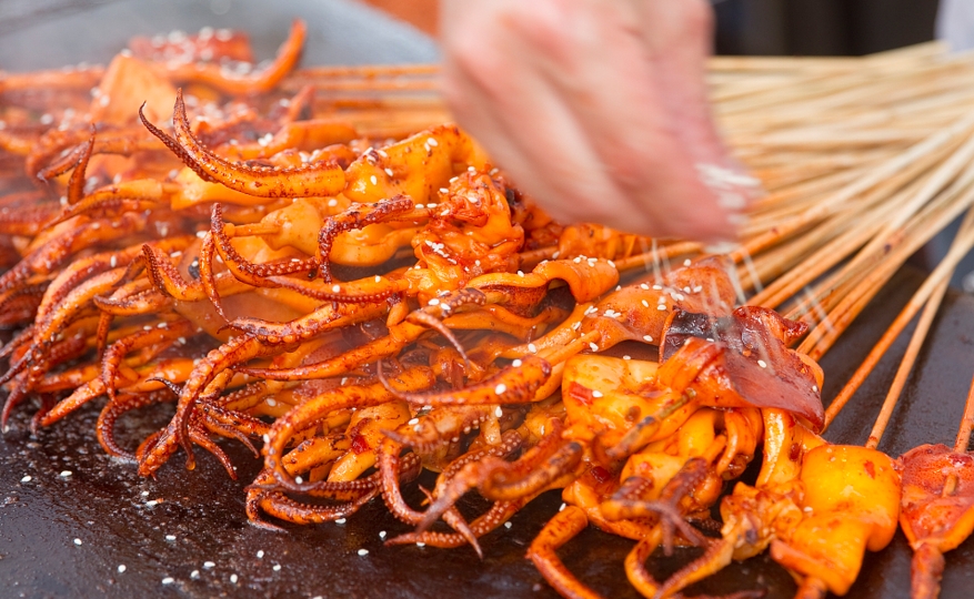 鐵板魷魚的做法和配料，全流程教學(xué)，輕松掌握街頭爆款！