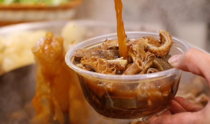 噴泉牛雜難掌握？教你從選材到技藝，輕松學(xué)會(huì)這道爆款！