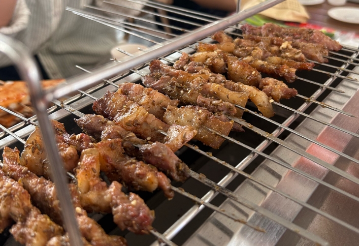 燒烤技術(shù)培訓(xùn)哪里好？學(xué)會(huì)涮肚和涼菜制作，一次性掌握多項(xiàng)技藝