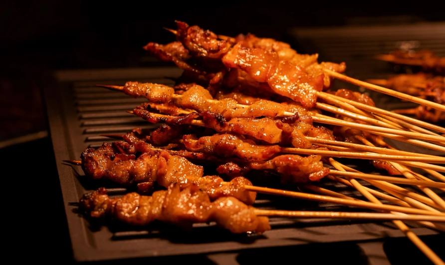 想靠燒烤創(chuàng)業(yè)？從技術學習到小吃車經(jīng)營全攻略