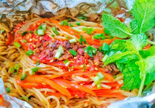 想學(xué)包燒米線？手把手教學(xué)，學(xué)會獨特技藝快速上手