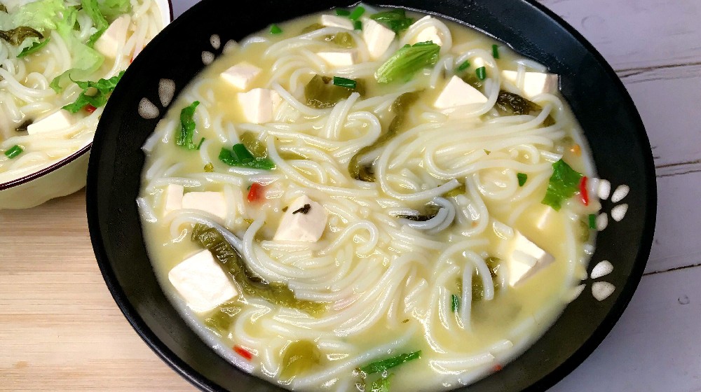 想學(xué)做正宗魚粉？手把手教你配料與烹飪技巧