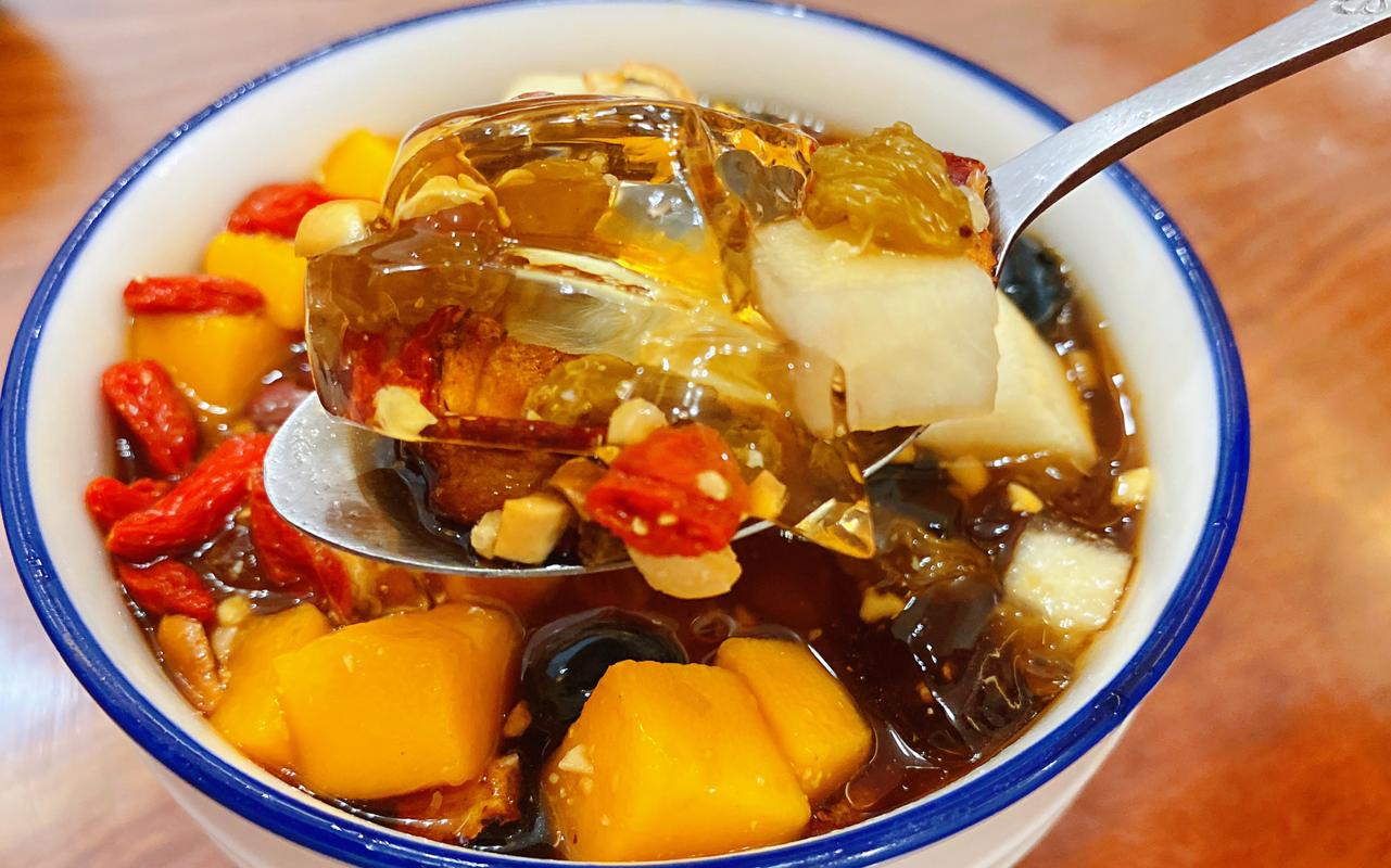 揭秘高校食堂暴利美食：95后靠這3類小吃月入10萬(wàn)