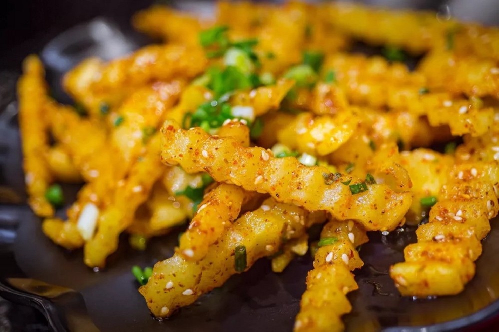 狼牙土豆怎么做才正宗？5個(gè)關(guān)鍵步驟教你打造街頭熱銷小吃！