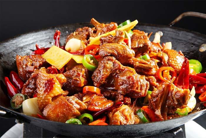 新手開干鍋雞店避坑指南！技術培訓如何選擇？3個關鍵讓你少走彎路！