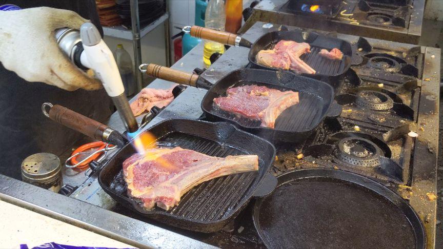 地攤牛排哪里學(xué)？揭秘低門檻創(chuàng)業(yè)項目，快速掌握正宗技藝！