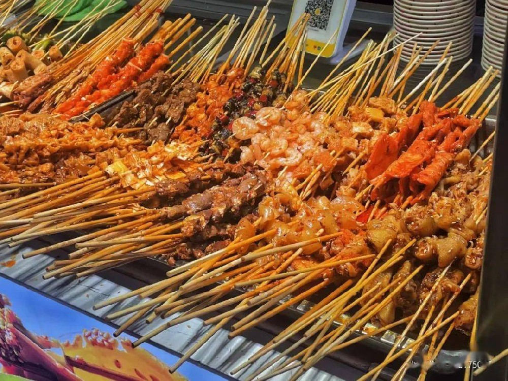 麻辣燙串串香擺地攤，一天能賺多少錢？3大關鍵點決定生意火爆與否！