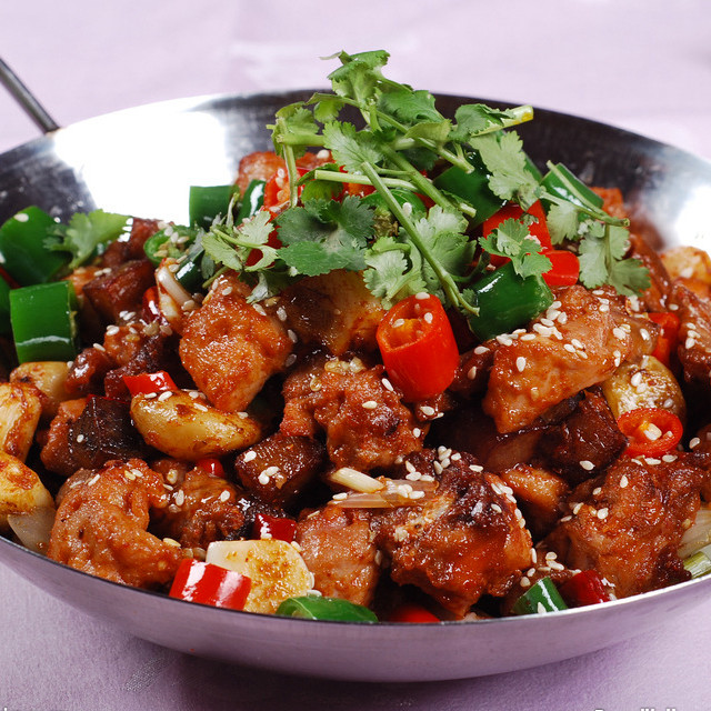 2025年炒雞創(chuàng)業(yè)爆火！山東臨沂炒雞技術培訓全解析，新手如何快速入門？