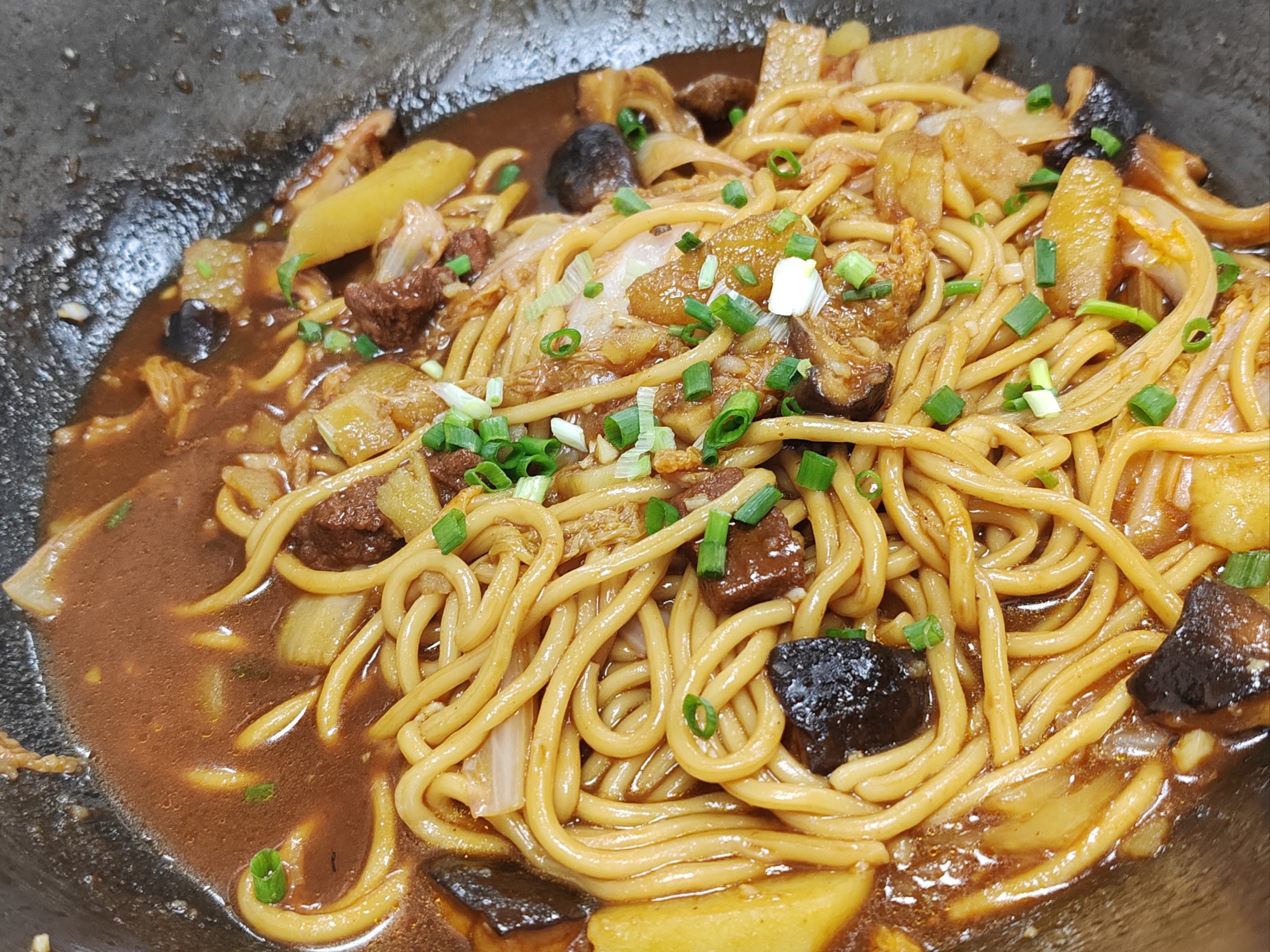 開鐵鍋燜面店要花多少錢？5大設備必備，避坑指南新手必看！