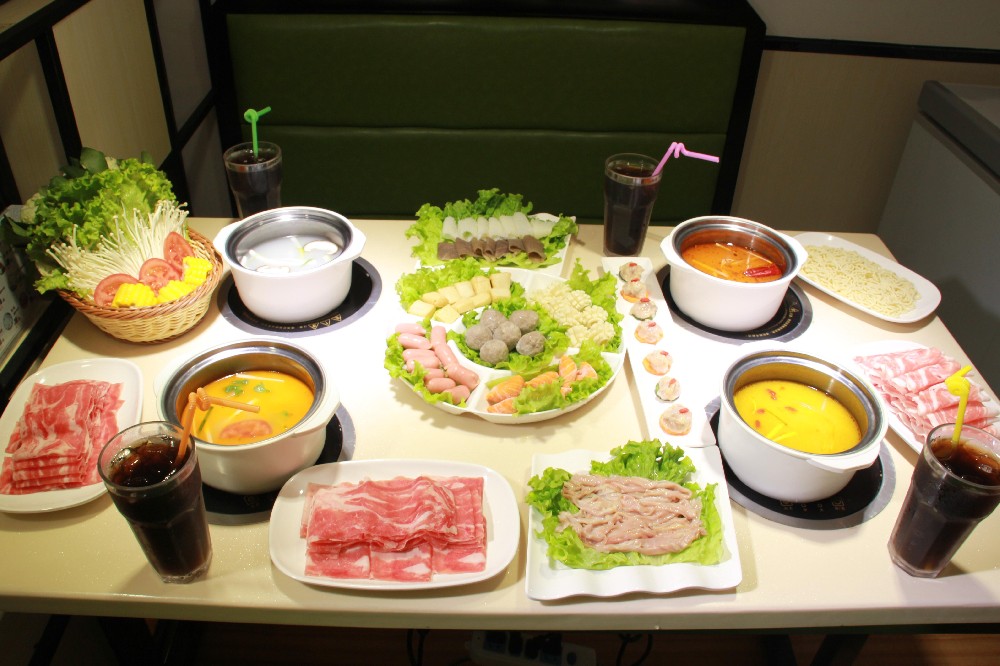 開(kāi)旋轉(zhuǎn)小火鍋店要多少錢？加盟費(fèi)+運(yùn)營(yíng)成本詳解，新手少花冤枉錢！