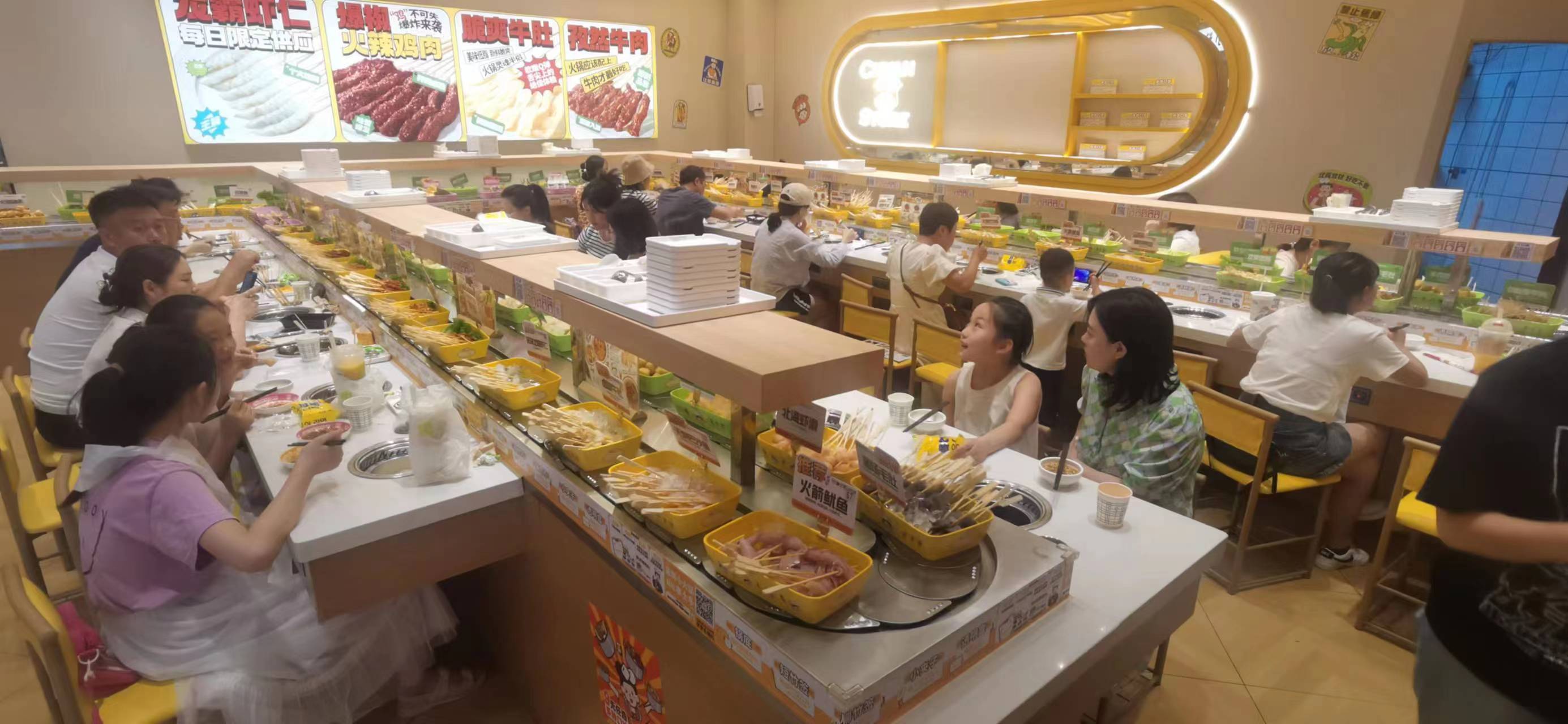 開(kāi)旋轉(zhuǎn)小火鍋店要多少錢？加盟費(fèi)+運(yùn)營(yíng)成本詳解，新手少花冤枉錢！