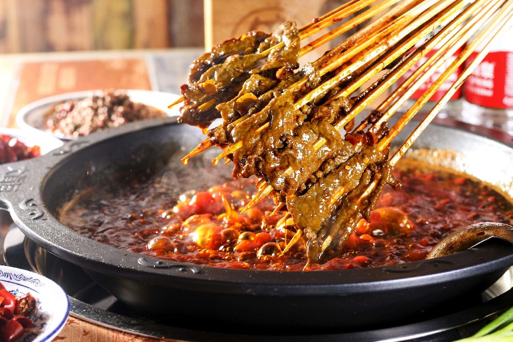 哪里可以學(xué)串串技術(shù)？2025年低成本創(chuàng)業(yè)避坑指南