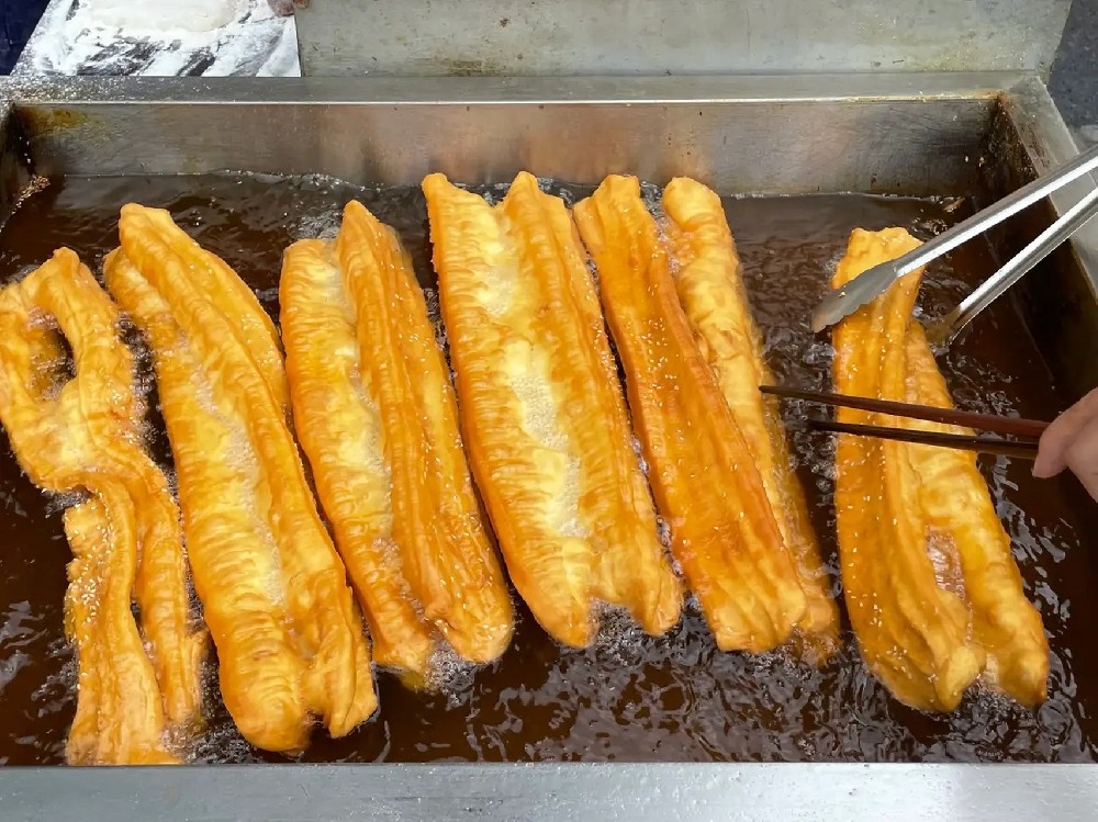 早餐油條制作技術(shù)，教你做出外脆內(nèi)軟的完美油條！