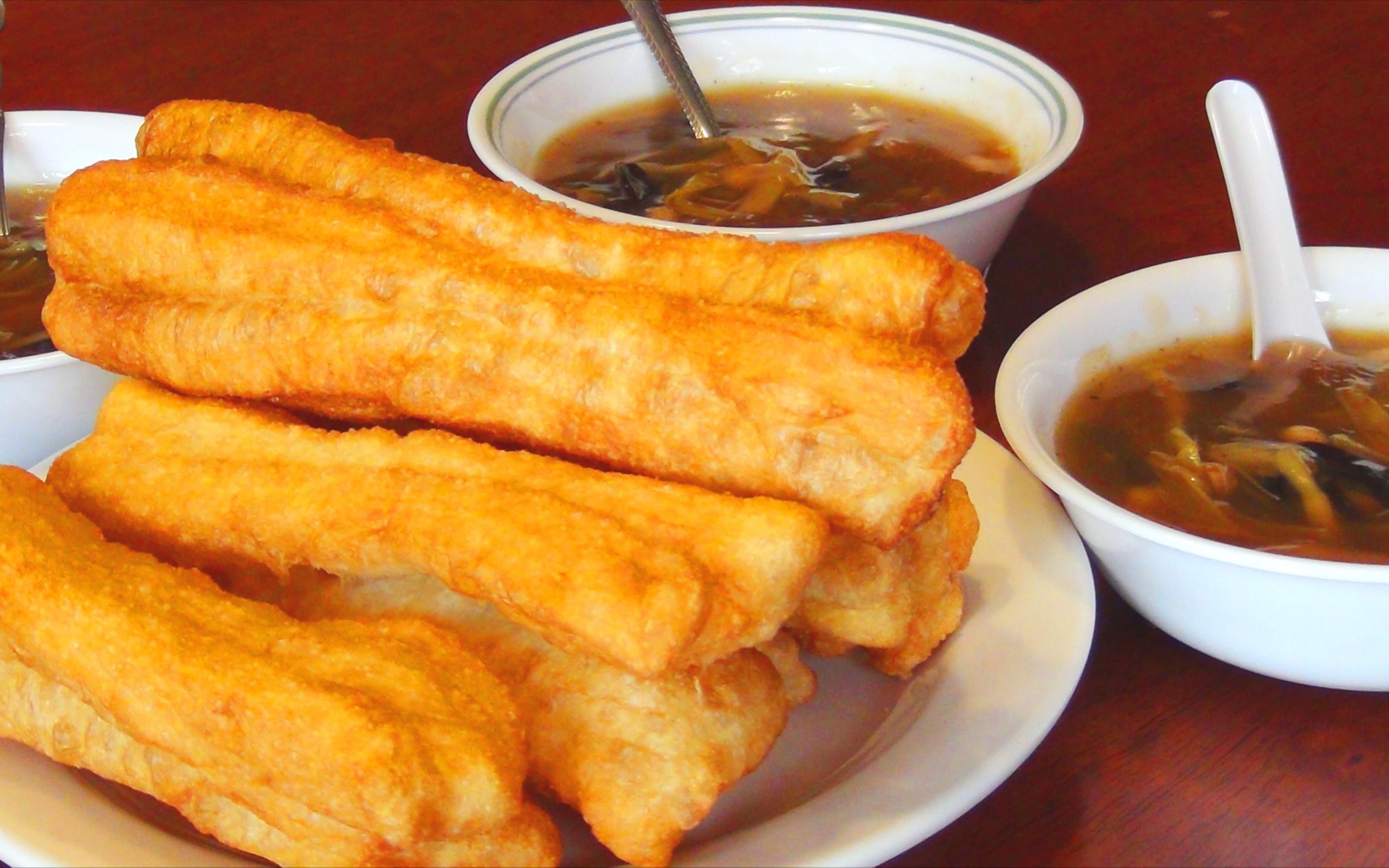 早餐油條制作技術(shù)，教你做出外脆內(nèi)軟的完美油條！