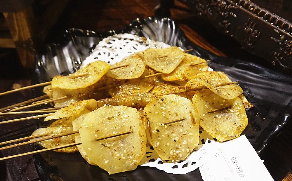 烤土豆的家常做法：簡單又美味的燒烤技巧，輕松學(xué)會！