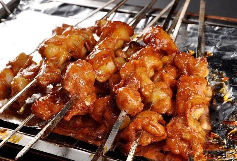 羊肉燒烤的做法和配料：教你做出香嫩多汁的羊肉燒烤！