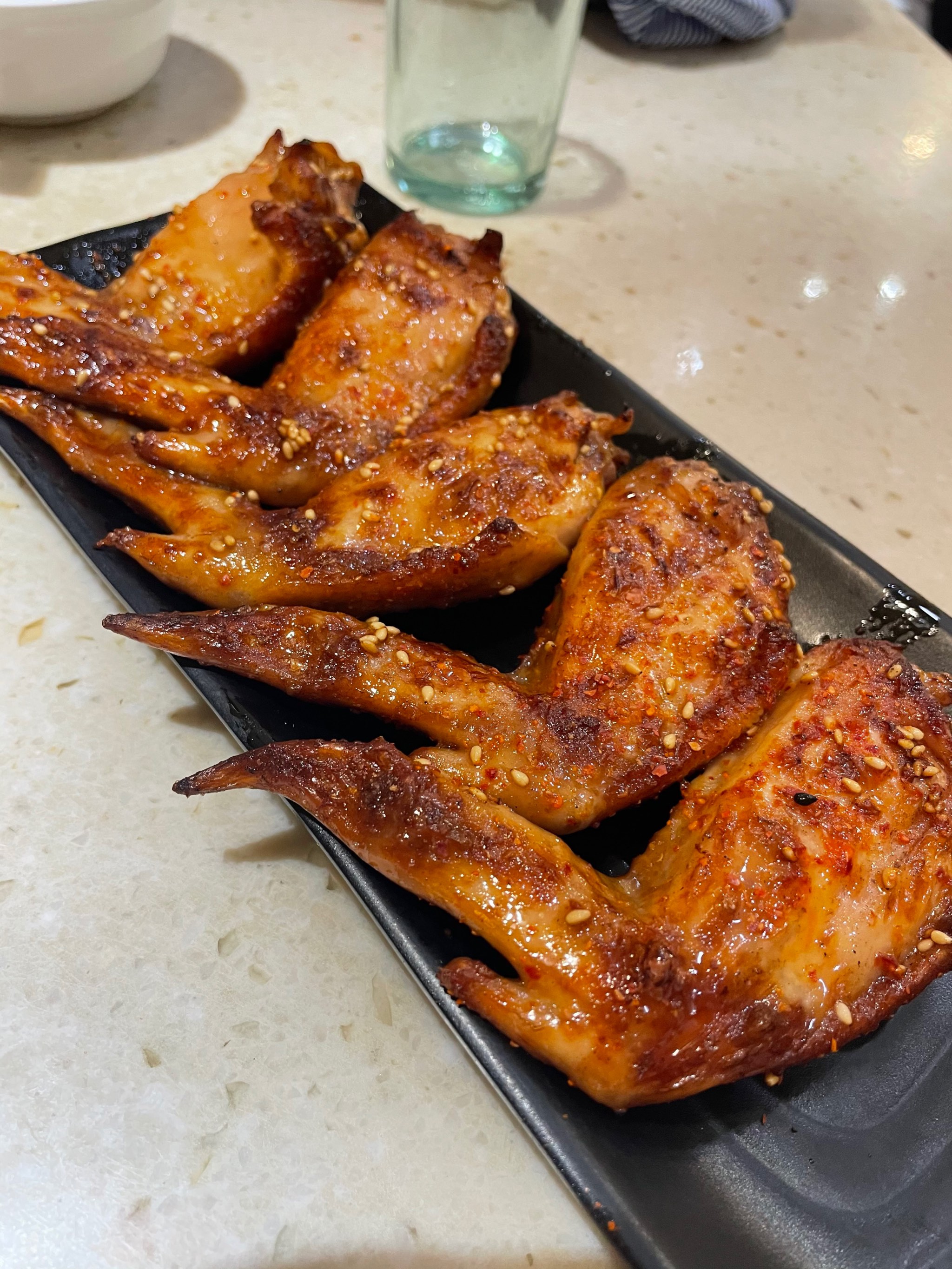 如何烤出外酥內(nèi)嫩的美味烤雞翅？簡單步驟，輕松學(xué)會！