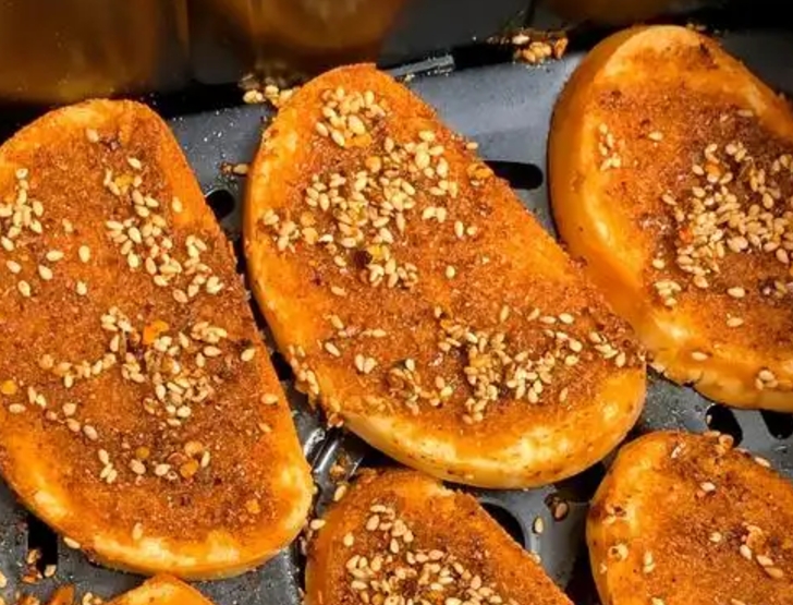 燒烤饃片的做法：外脆內(nèi)軟，美味又獨(dú)特的燒烤小吃