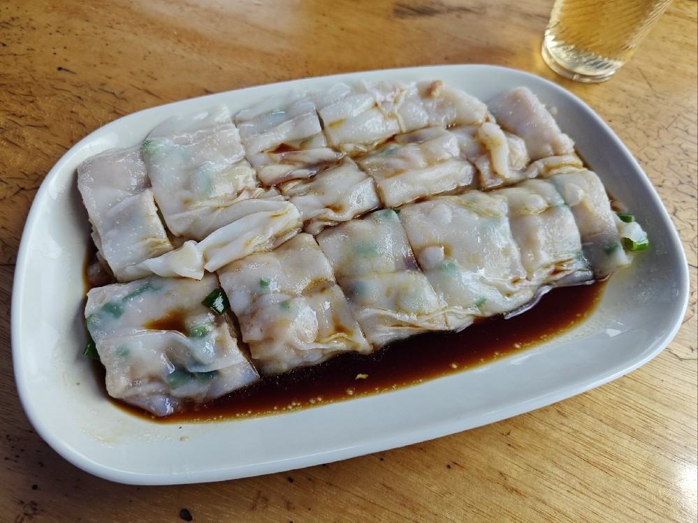 卷筒粉怎么做才有韌勁？掌握這幾點(diǎn)，新手也能做出有嚼勁的地?cái)偙睿? title=