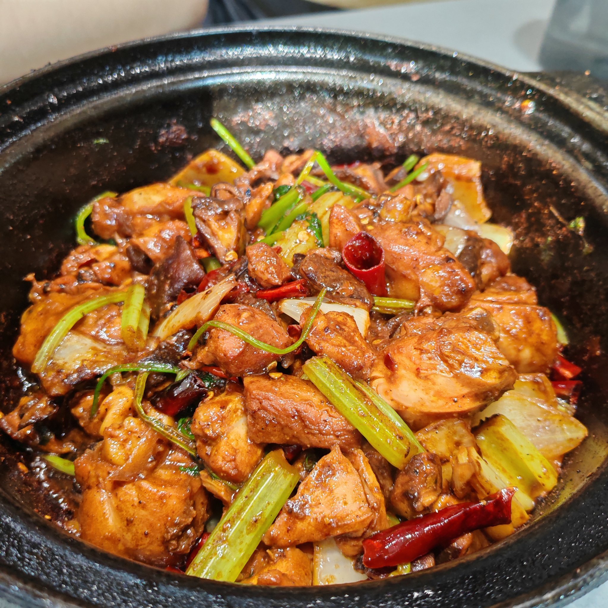 雞公煲配方到底多暴利？揭秘一鍋賣瘋的秘密，學(xué)會(huì)就能掙錢！